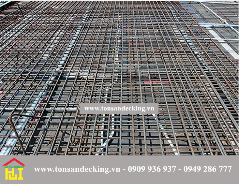 Đan Lưới Cốt Thép Trên Bề Mặt Sàn
