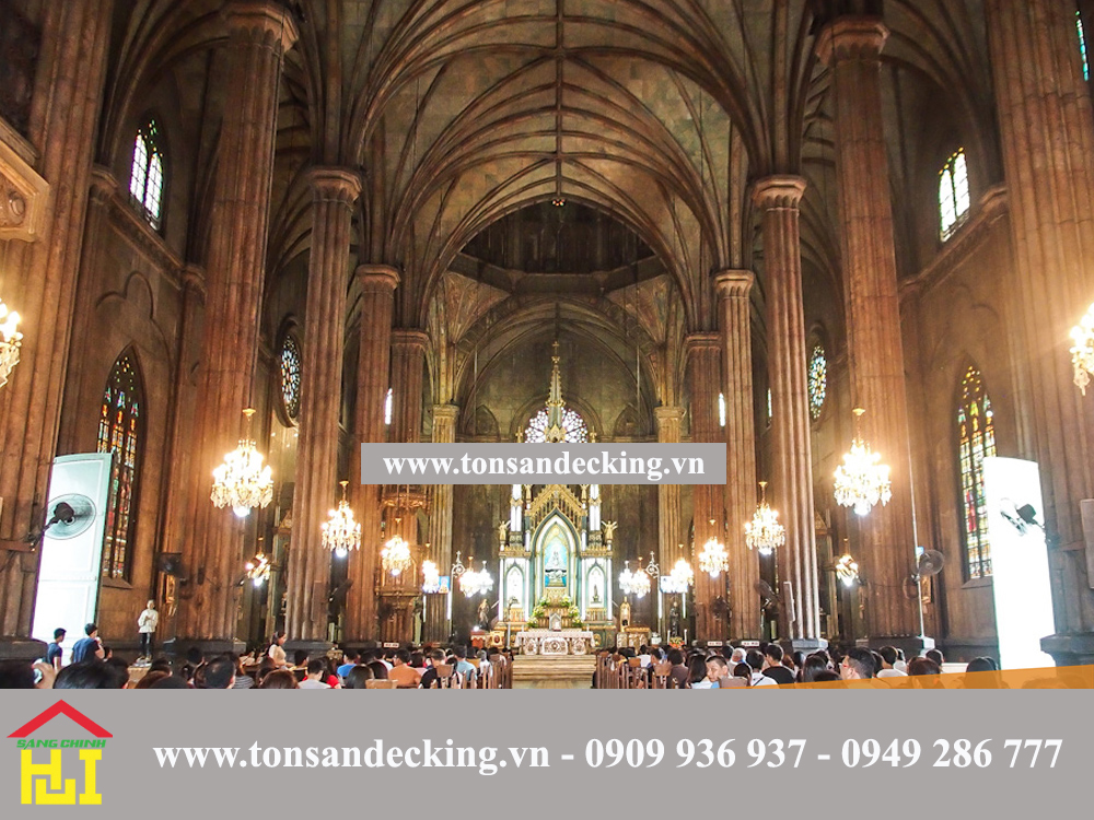 Nhà thờ San Sebastian là một tòa nhà duy nhất ở Châu Á được xây dựng toàn bộ bằng thép với kiến trúc phục hưng Gothic đặc trưng và được hoàn thành vào năm 1891