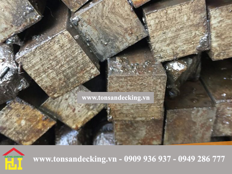 Sắt vuông đặc là gì, khác gì so với sắt vuông hộp?