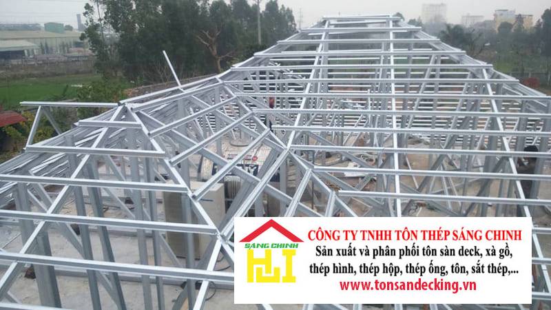 Tỷ trọng xà gồ ảnh hưởng gì đến độ võng mái nhà xưởng?