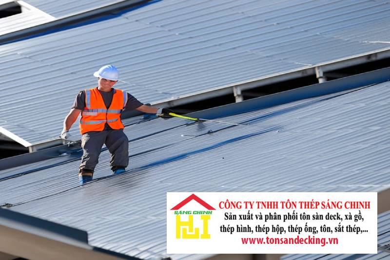 Cách vệ sinh và bảo dưỡng mái tôn giúp kéo dài tuổi thọ