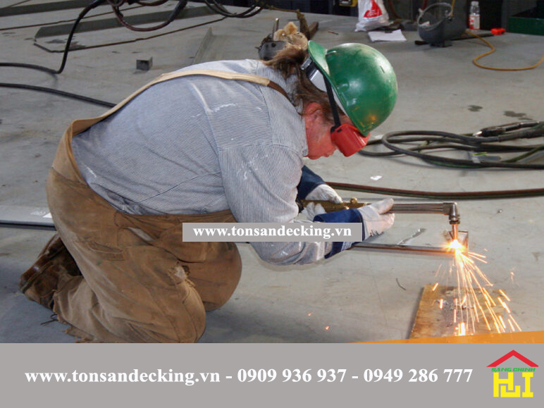 Gia công thép bản mã bằng khí oxy gas – gió đá