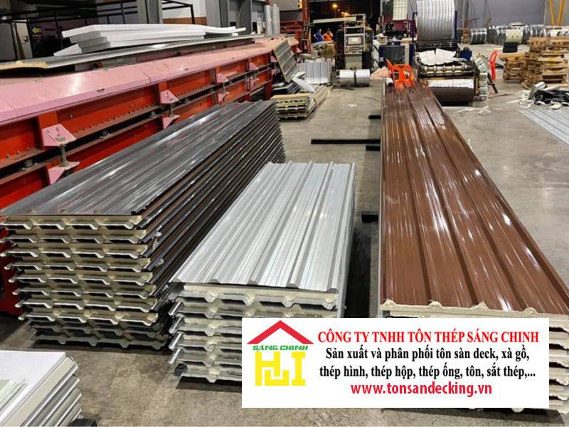 Các yếu tố ảnh hưởng đến chất lượng & giá bán tôn xốp PU