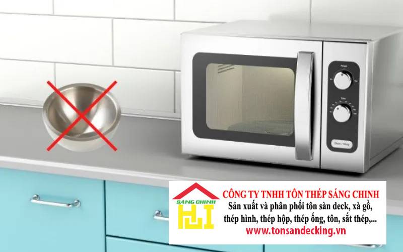 Inox Có Cho Vào Lò Vi Sóng Được Không? Vì Sao?