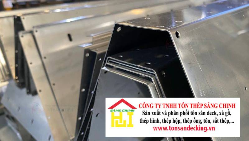Máng xối tôn - Giải pháp thoát nước cho mái nhà của bạn!