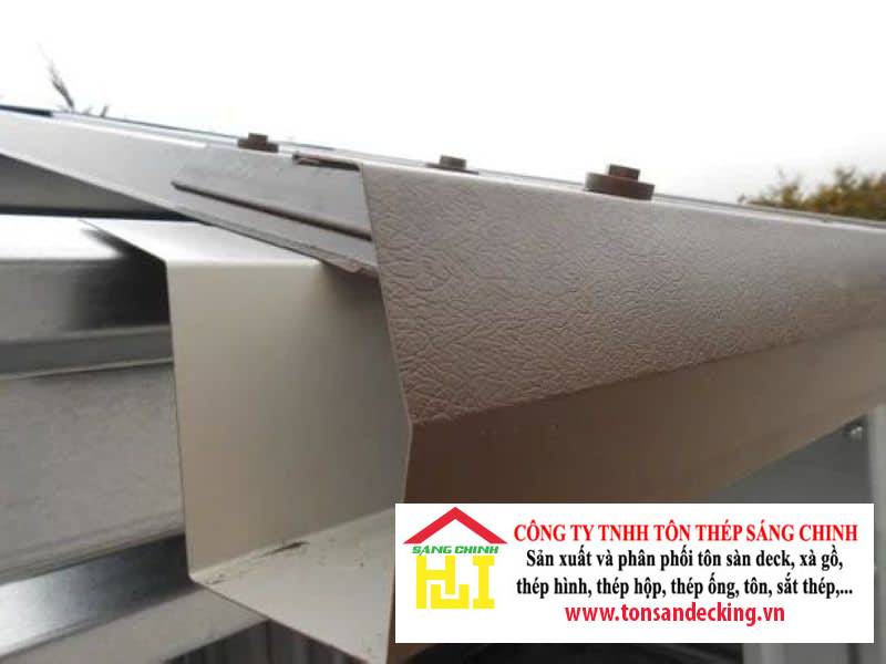 Máng xối tôn - Giải pháp thoát nước cho mái nhà của bạn!