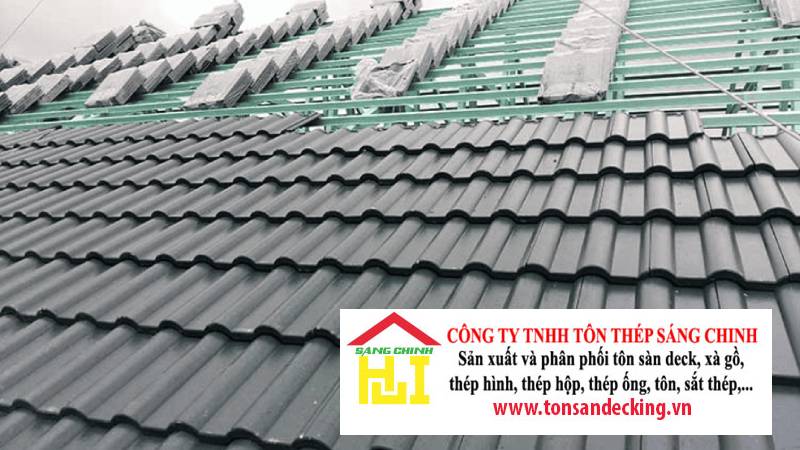 So sánh lợi ích giữa mái ngói và mái tôn