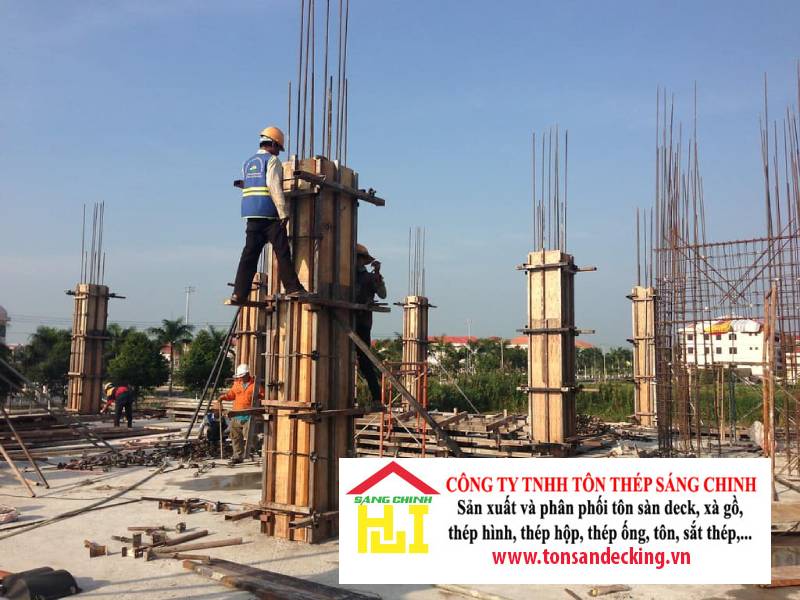 So sánh tôn sàn deck và cốp pha truyền thống: Chi phí nào tối ưu hơn?