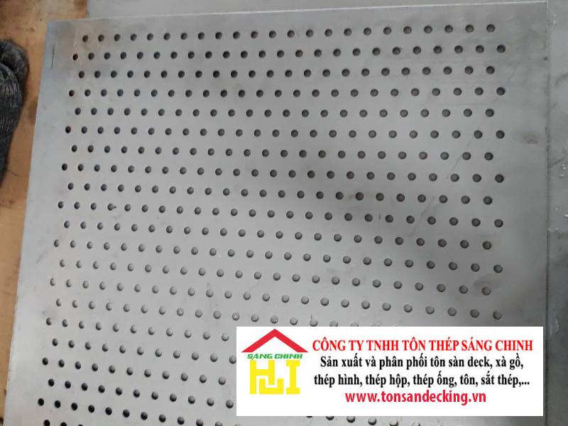 Tấm thép đục lỗ
