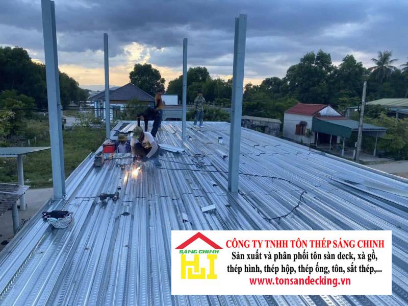 Cấu tạo và nguyên lý hoạt động của tôn sàn deck