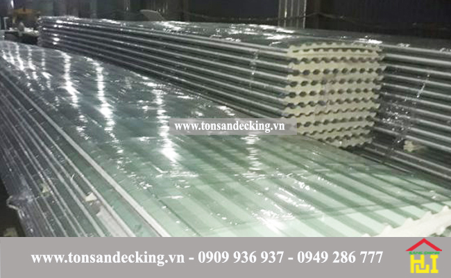 Hình ảnh tôn cách nhiệt ở xưởng tôn thép Sáng Chinh