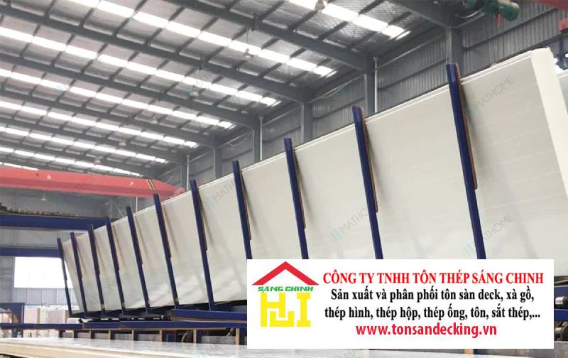 Tôn cách nhiệt PU và EPS khác nhau thế nào?