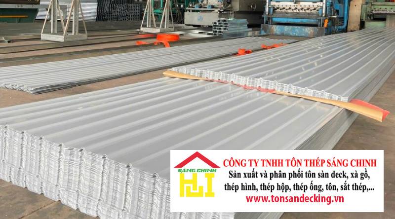 So sánh tôn Colorbond và tôn lạnh màu truyền thống cho nhà xưởng