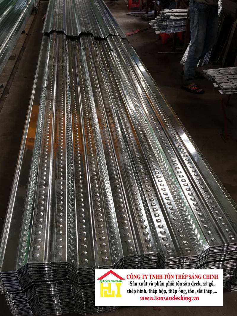 So sánh tôn sàn deck và cốp pha truyền thống: Chi phí nào tối ưu hơn?