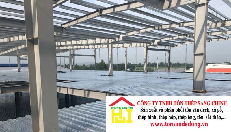 Ưu điểm vượt trội của tôn sàn deck so với cốp pha truyền thống