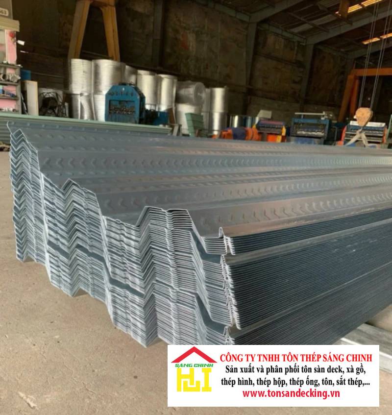 Ưu điểm vượt trội của tôn sàn deck so với cốp pha truyền thống