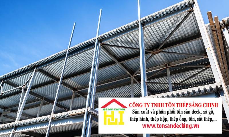 Ưu điểm vượt trội của tôn sàn deck so với cốp pha truyền thống