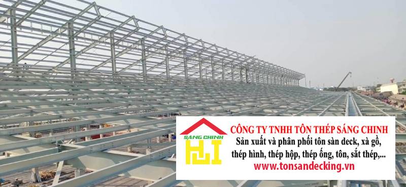 Vì sao sàn deck phù hợp với kết cấu thép hơn bê tông truyền thống?
