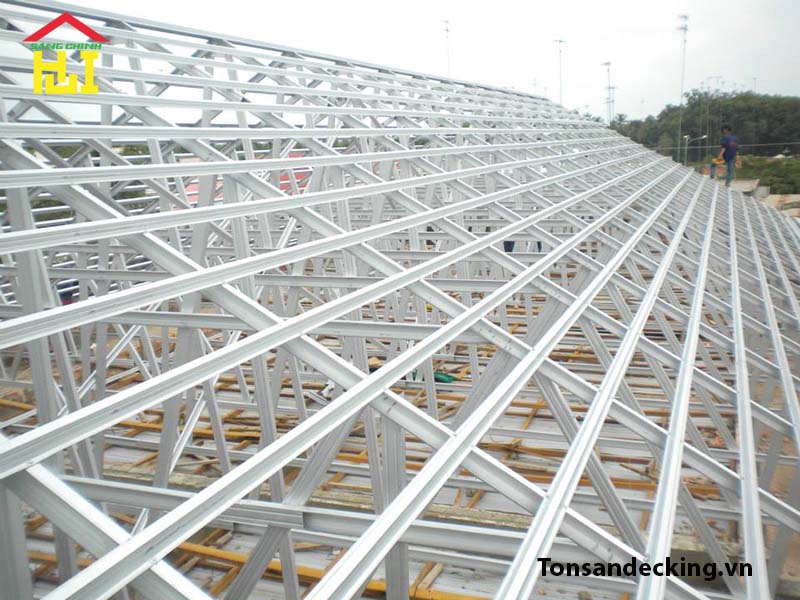 Xà gồ phụ ứng dụng trong lợp mái ngói nhà biệt thự