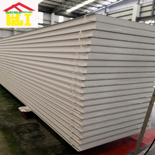 Tôn cách nhiệt Hoa Sen 3 lớp tôn nền dày 0.30mm + PU + giấy bạc